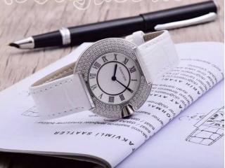 女性用 腕時計 カルティエ時計 クオーツ 電波時計 白色文字盤 白色時計のバンド腕時計 シルバー金属