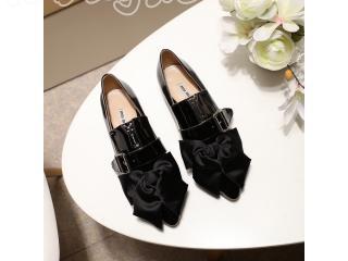 miumiu  レディースファッション 　靴・シューズ 　フラットシューズ　黒色