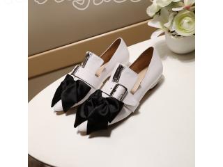 miumiu  レディースファッション 　靴・シューズ 　フラットシューズ 白色