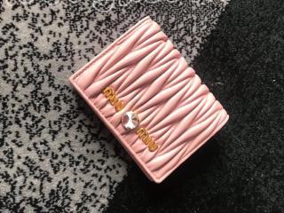 5MV204_2B9G_F0028 ミュウミュウ 財布 コピー MIUMIU MATELASSE 「マテラッセ」レザー レディース 二つ折り財布 3色可選択 ピンク