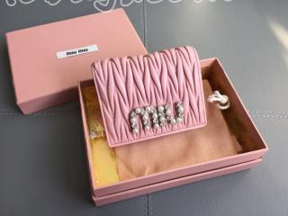 5MV204_2BSQ_F0615 ミュウミュウ 財布 コピー MIUMIU MATELASSE 「マテラッセ」レザー レディース 二つ折り財布 3色可選択 ピンク
